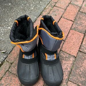Snow boots